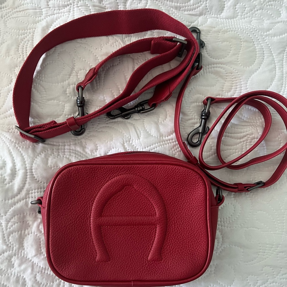 Etienne Aigner camera bag. Good used condition.